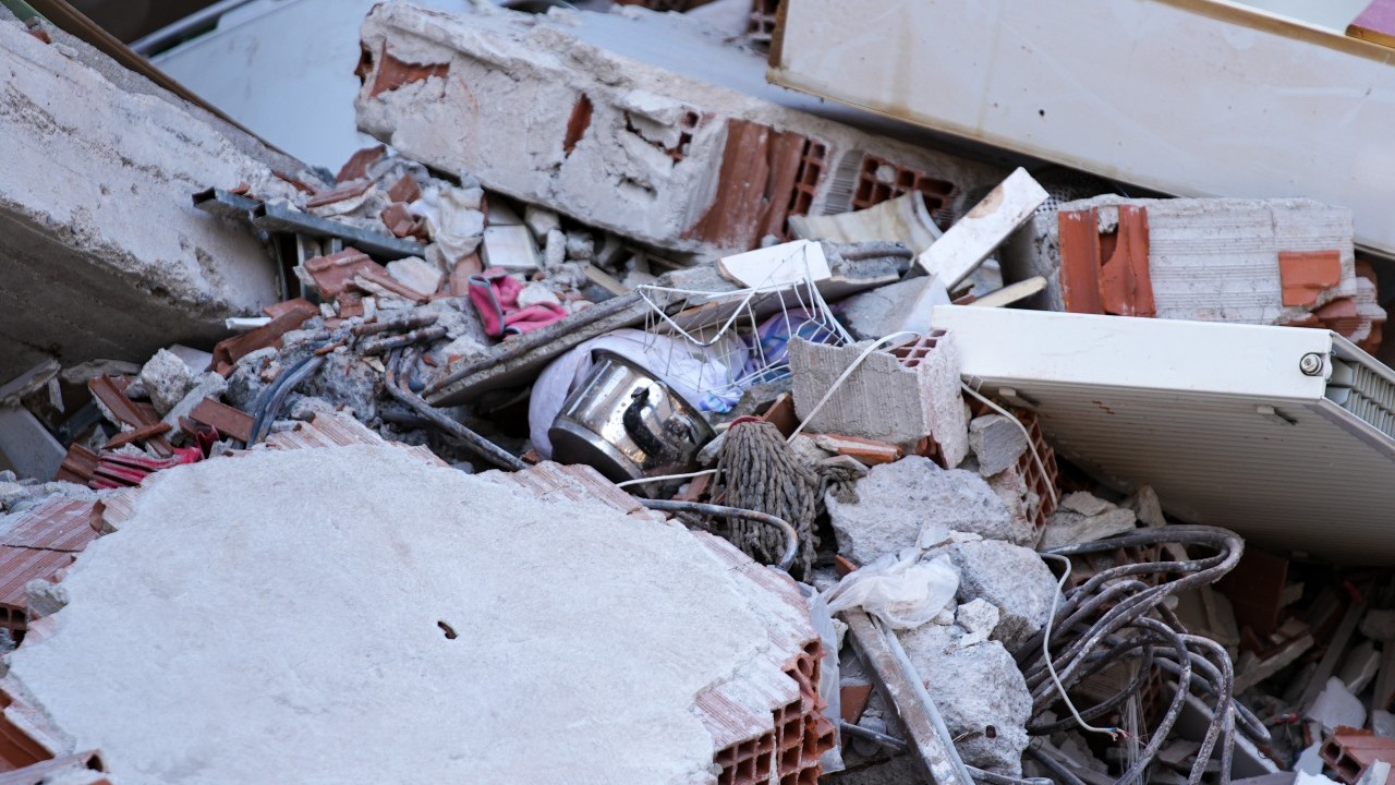 Foto - 6.1'lik depremin bilançosu netleşiyor! Ağır hasarlı bina sayısı belli oldu: Murat Kurum açıkladı