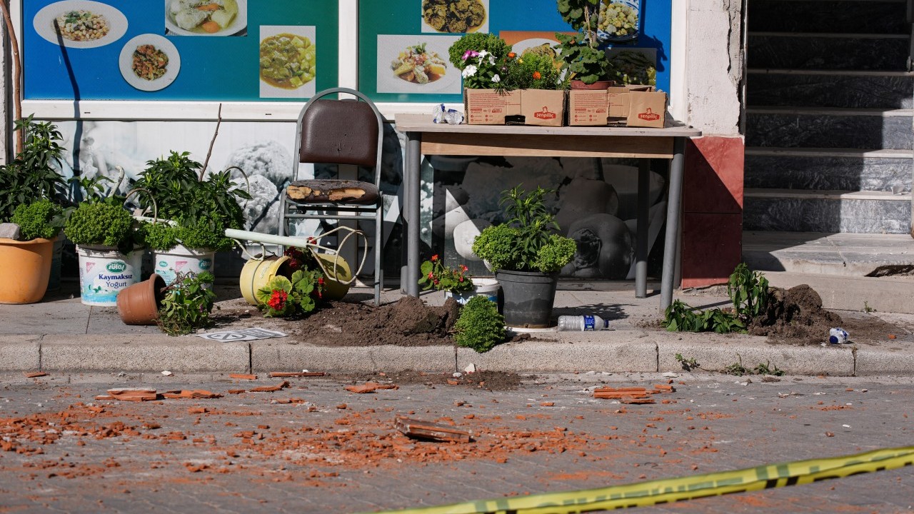 Foto - 6.1'lik depremin bilançosu netleşiyor! Ağır hasarlı bina sayısı belli oldu: Murat Kurum açıkladı
