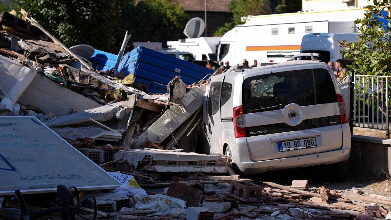 Foto - 6.1'lik depremin bilançosu netleşiyor! Ağır hasarlı bina sayısı belli oldu: Murat Kurum açıkladı