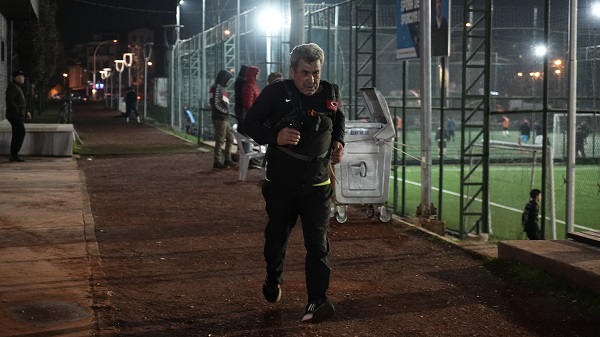 Foto - 63 yaşında her gün 20 km koşuyor