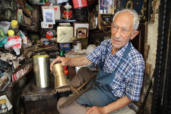 Foto - 65 yıldır ekmeğini bu işten çıkarıyor