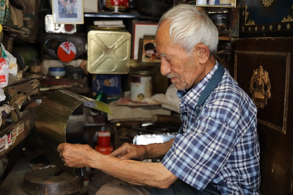 Foto - 65 yıldır ekmeğini bu işten çıkarıyor
