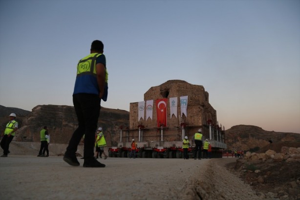 Foto - 650 yıllık Artuklu Hamamı böyle taşındı