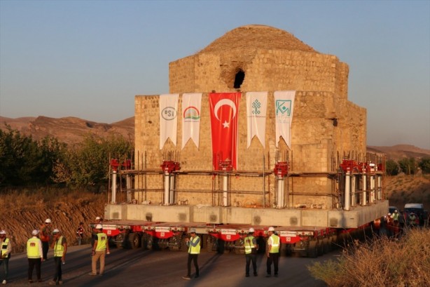 Foto - 650 yıllık Artuklu Hamamı böyle taşındı