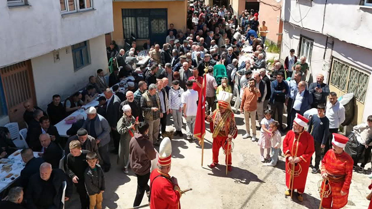 Foto - 672 yıllık gelenek: Yılda bir kez yapılıyor, binlerce kişi akın ediyor!