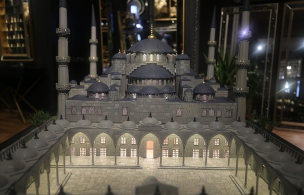 7 bin parçayla Sultanahmet Camisi'nin maketi yapıldı