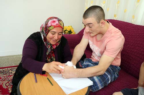 Foto - 7 gün 24 saat nöbetteler! Çaresiz aile yardım bekliyor