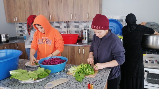 7 kadın bir araya gelip kurdu! Şimdi siparişlere yetişemiyorlar