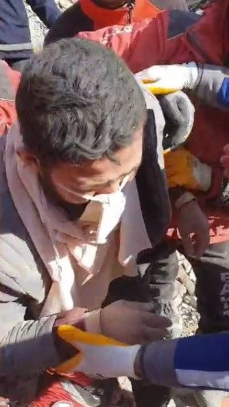 Foto - 7 katlı binanın dibinde 9 gün yaşadılar! İki çocuğunu kaybetti, anlattıkları inanılmaz!