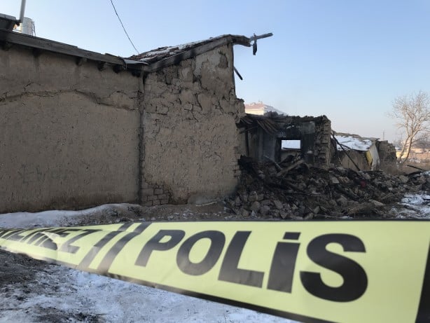 7 kişilik Suriyeli depremzede aile yanarak öldü