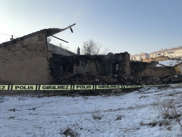 Foto - 7 kişilik Suriyeli depremzede aile yanarak öldü