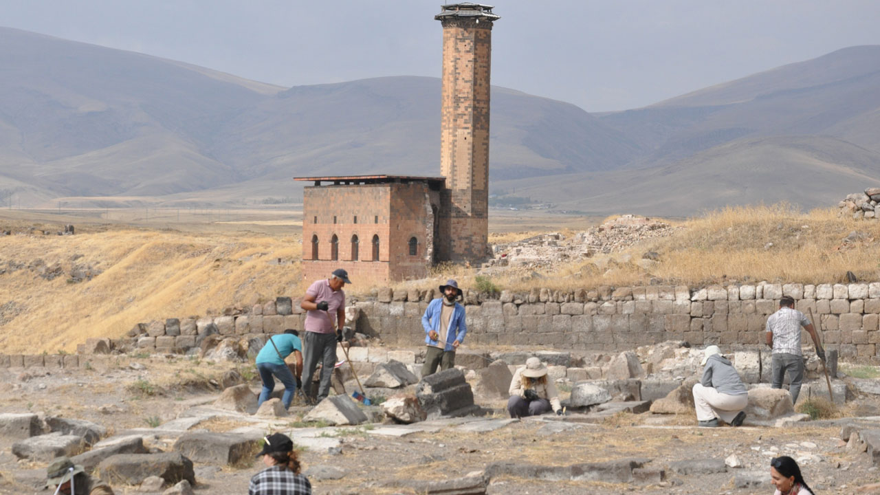 7 noktada eş zamanlı kazı! 40 kapılı şehirde geçmiş gün yüzüne çıkarılıyor