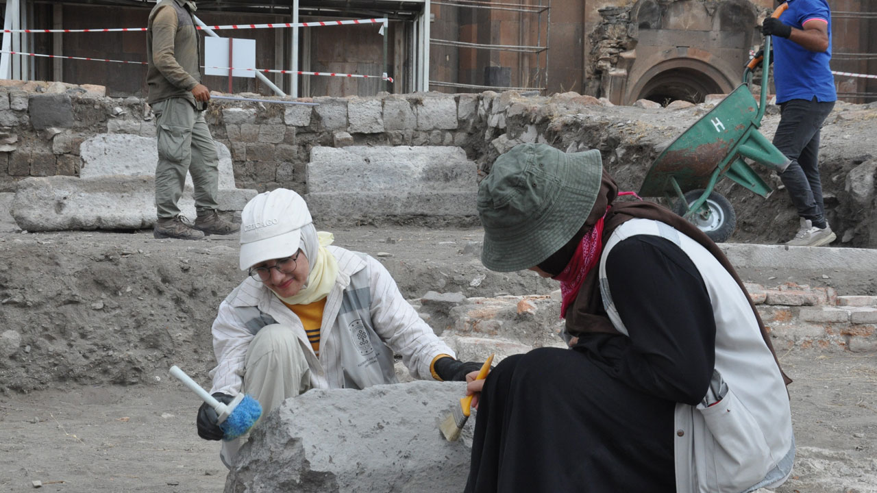 Foto - 7 noktada eş zamanlı kazı! 40 kapılı şehirde geçmiş gün yüzüne çıkarılıyor