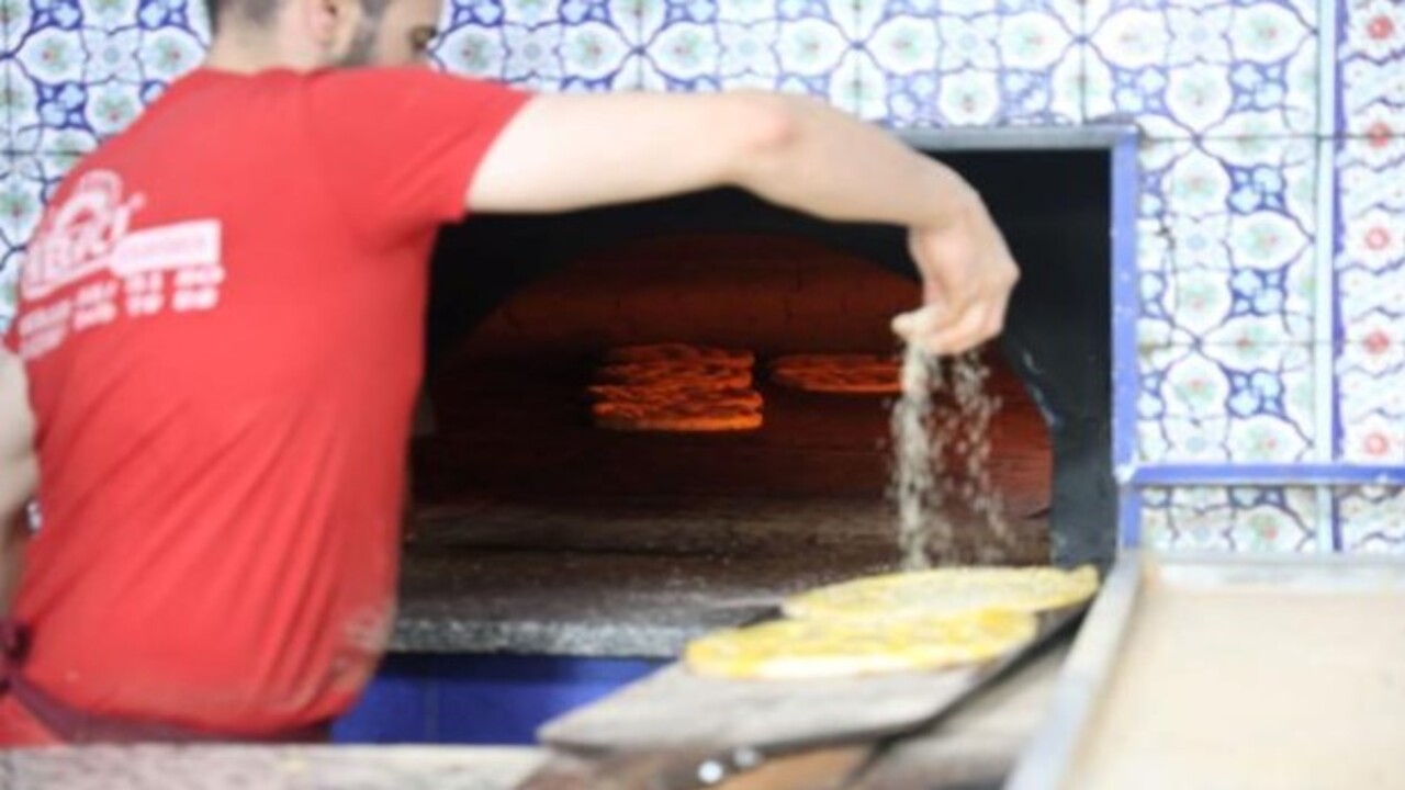 Foto - 7 saat 450 derece önünde mesai! Ramazan'ın vazgeçilmez lezzeti böyle hazırlanıyor