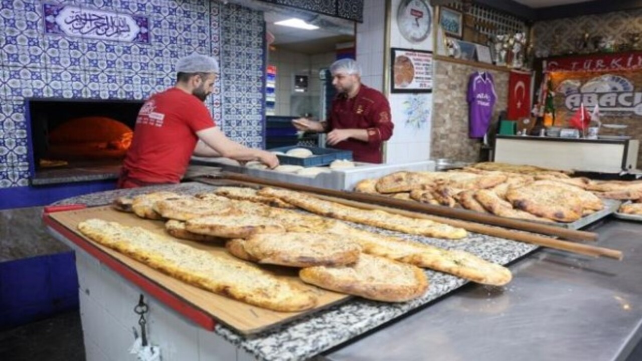 Foto - 7 saat 450 derece önünde mesai! Ramazan'ın vazgeçilmez lezzeti böyle hazırlanıyor