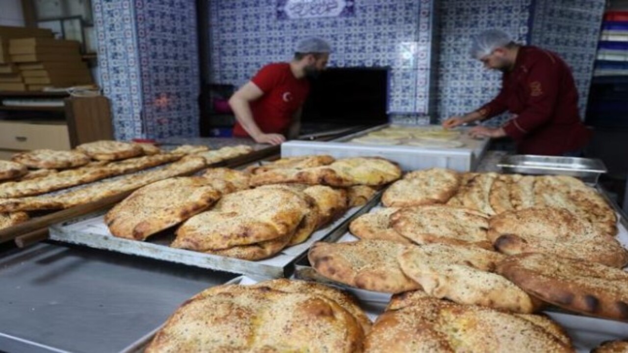 Foto - 7 saat 450 derece önünde mesai! Ramazan'ın vazgeçilmez lezzeti böyle hazırlanıyor