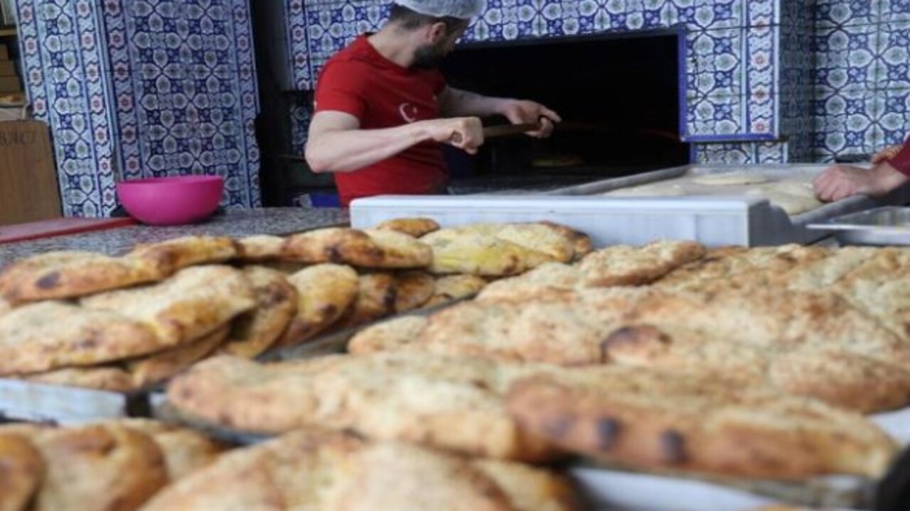 Foto - 7 saat 450 derece önünde mesai! Ramazan'ın vazgeçilmez lezzeti böyle hazırlanıyor