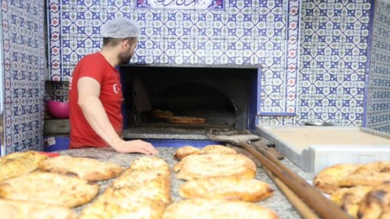 Foto - 7 saat 450 derece önünde mesai! Ramazan'ın vazgeçilmez lezzeti böyle hazırlanıyor