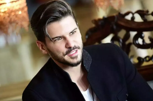 Foto - 7 şiddetinde depreme yakalanan Tolgahan Sayışman'a saatlerce ulaşılamamıştı! Yeni gelişme ortaya çıktı