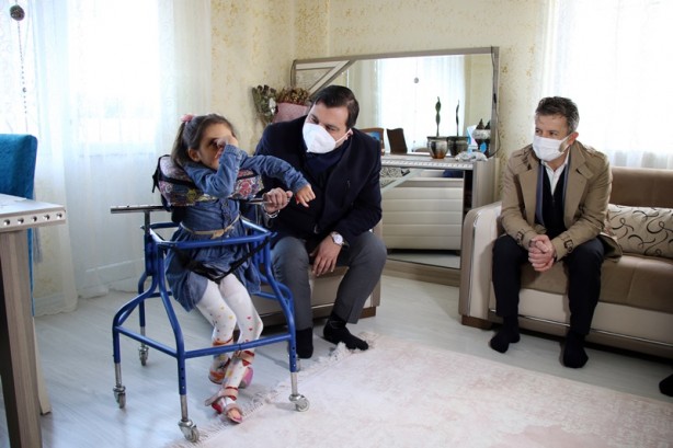 Foto - 7 yaşındaki engelli kız, yürüme robotuna kavuştu