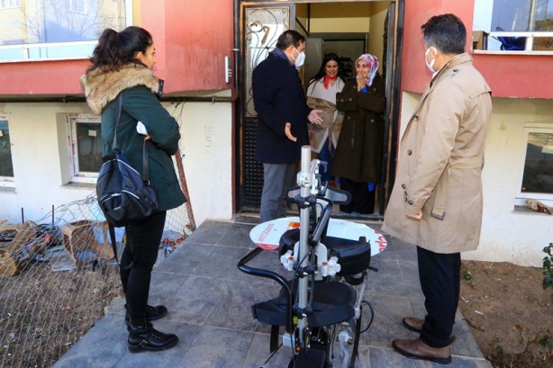 Foto - 7 yaşındaki engelli kız, yürüme robotuna kavuştu