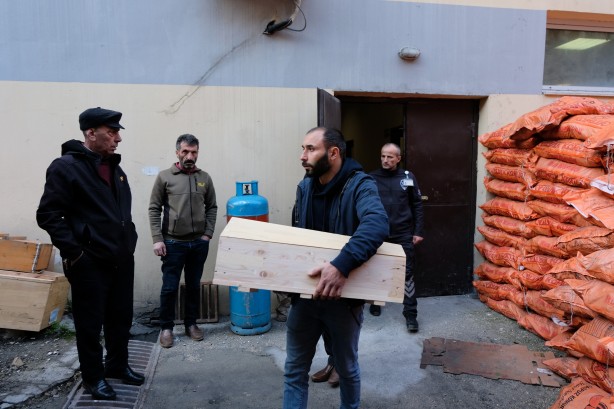 Foto - 7 yıl önce ölen adamın kafatası ve kemikleri defnedildi