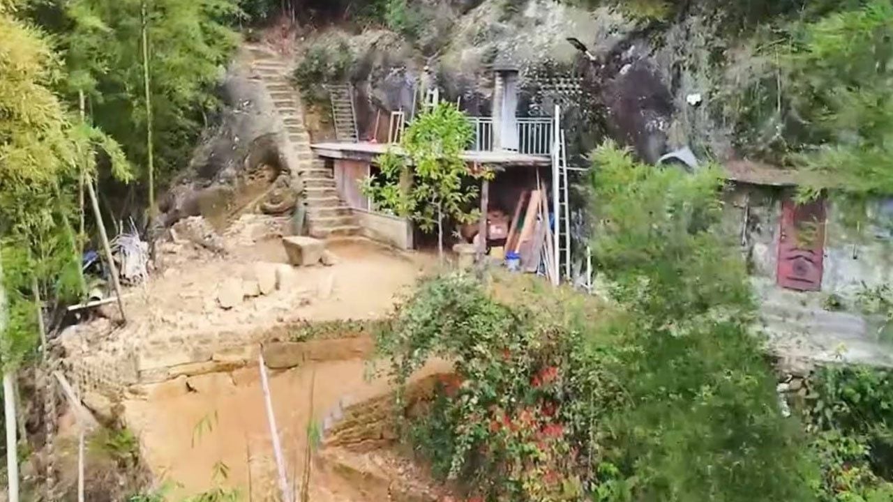 Foto - 7 yılda koca dağı oyarak iki katlı ev yaptı 