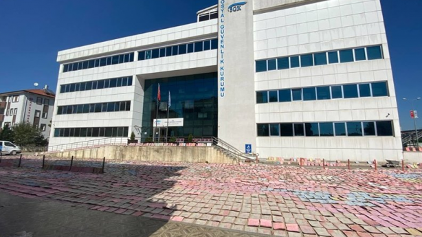 Foto - 70 bin kişinin SGK dosyası sokağa serildi