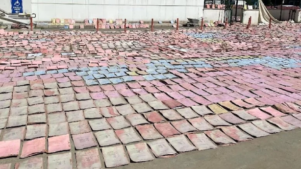 Foto - 70 bin kişinin SGK dosyası sokağa serildi