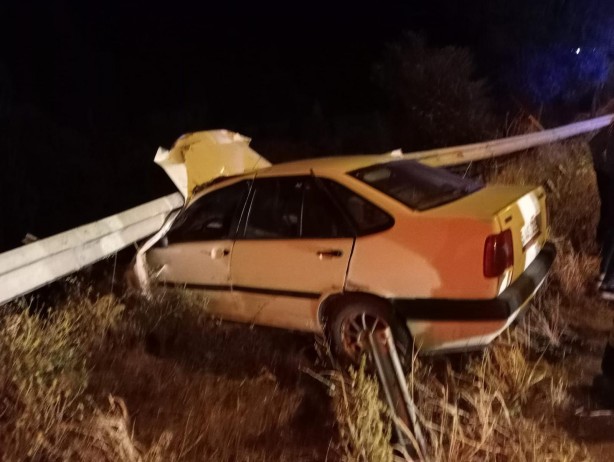 Foto - 70 metrelik uçurumdan bariyerler kurtardı: 2 yaralı