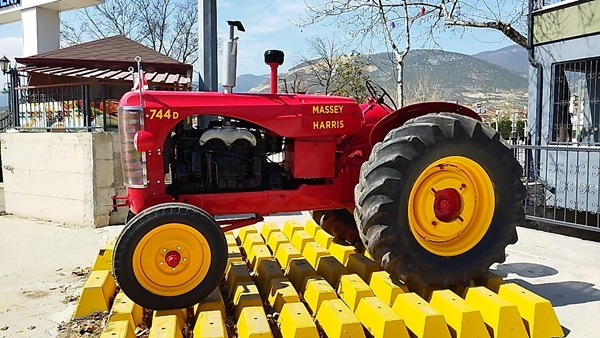 Foto - 70 yıllık hurda traktörü 2 ayda yeniledi