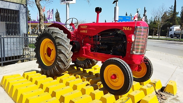 Foto - 70 yıllık hurda traktörü 2 ayda yeniledi