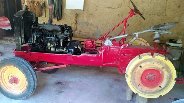 Foto - 70 yıllık hurda traktörü 2 ayda yeniledi