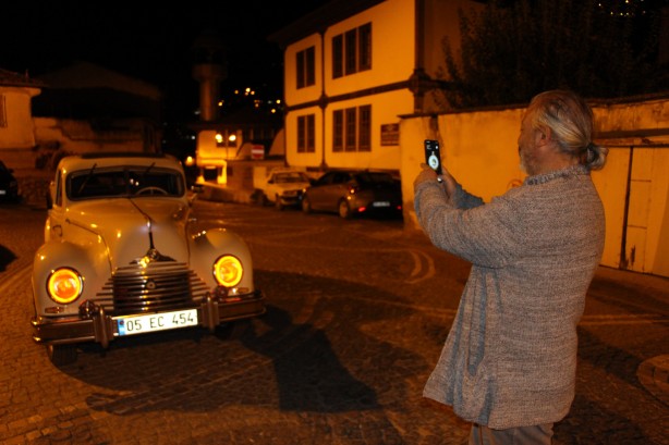 Foto - Türkiye'de eşi benzeri yok! 70 yıllık otomobile gelen teklif dudak uçuklattı