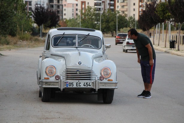 Foto - Türkiye'de eşi benzeri yok! 70 yıllık otomobile gelen teklif dudak uçuklattı