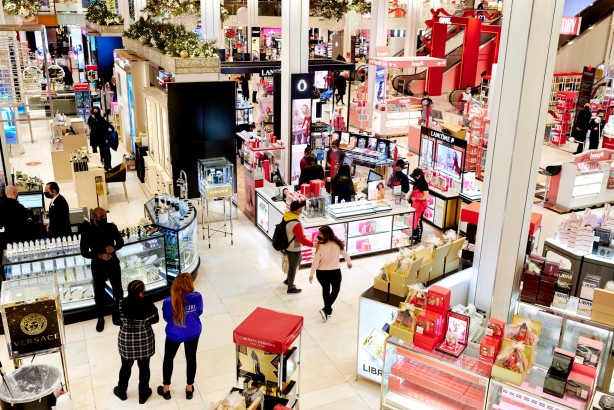 Foto - 71 milyon dolar zarar bildirmişlerdi! Giyim devi 150 mağazasını acil olarak kapatma kararı aldı