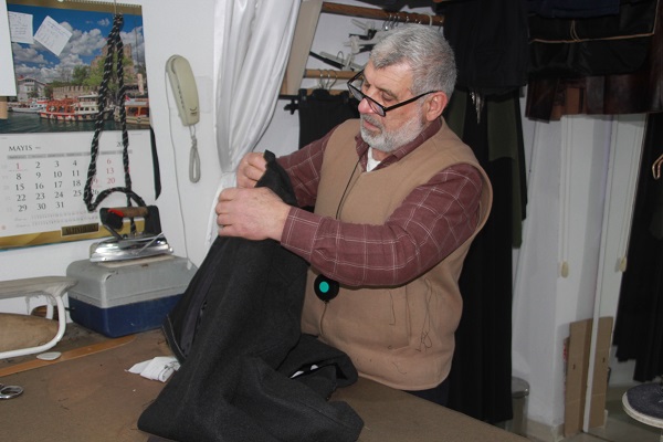 71 yaşındaki Kıbrıs gazisi 55 yıldır ekmeğini böyle kazanıyor