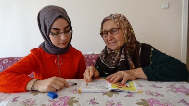 Foto - 72 Yaşındaki Ayşe Nine'nin gençlere örnek olacak azmi!