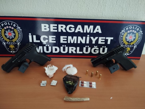 Foto - 73 yaşındaki dedenin şu yaptığına bakın! Kıskıvrak enselendi! Sende hiç utanma yok mu be adam