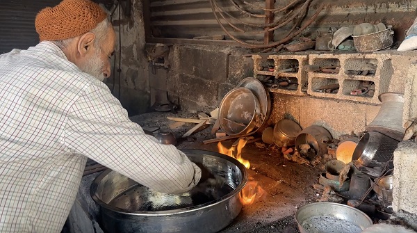 73’lük Hüseyin Amca 66 yıldır bu işi yapıyor