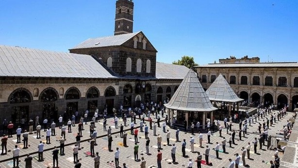 Foto - 74 gün sonra ilk Cuma namazı! Hutbede fetih vurgusu