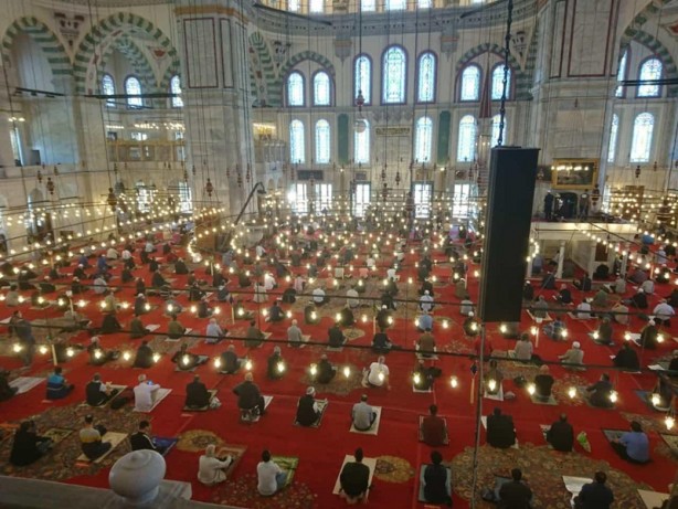 Foto - 74 gün sonra ilk Cuma namazı! Hutbede fetih vurgusu