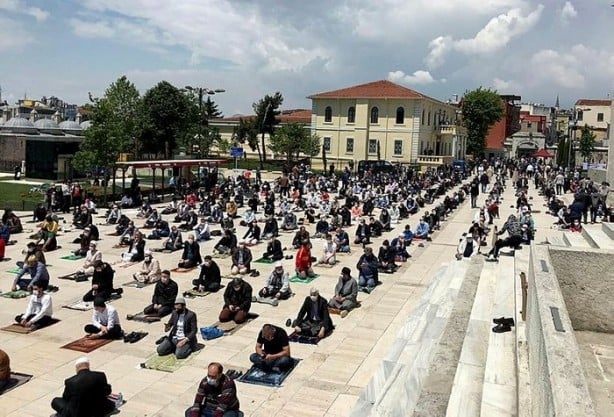 Foto - 74 gün sonra ilk Cuma namazı! Hutbede fetih vurgusu