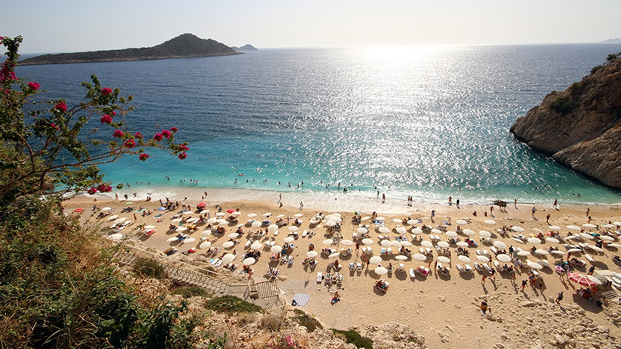 Foto - 74 milyar dolar hedef için yolculuk başladı! Türkiye 5. sıraya yükseldi: Turizm zirveye tırmanıyor!
