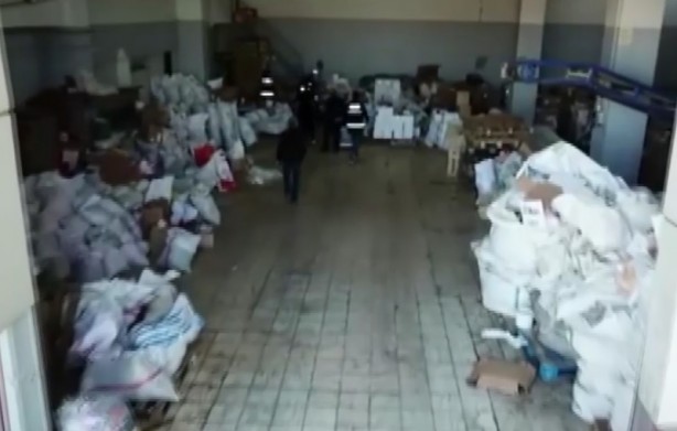 Foto - 74 ton bozulmuş kaçak gıda! Şehirde ele geçirildi