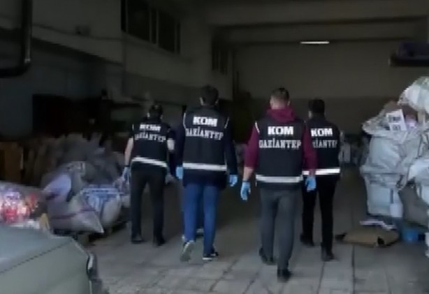 Foto - 74 ton bozulmuş kaçak gıda! Şehirde ele geçirildi