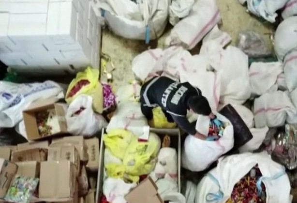 Foto - 74 ton bozulmuş kaçak gıda! Şehirde ele geçirildi