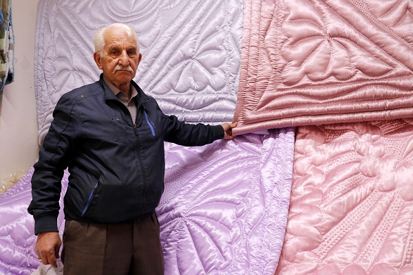 Foto - 75 yaşında aynı azimle çalışıyor! 57 yıllık yüksükle teknolojiye meydan okuyor