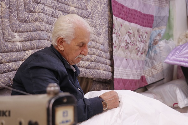 Foto - 75 yaşında aynı azimle çalışıyor! 57 yıllık yüksükle teknolojiye meydan okuyor