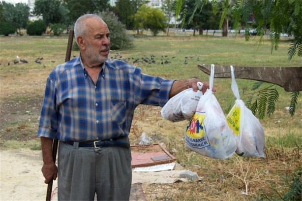 Foto - 75 yaşındaki adamdan örnek davranış!